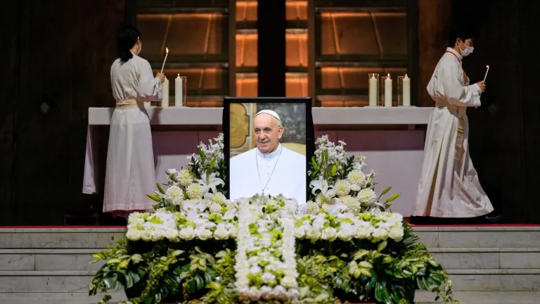 ¿Qué hace el papa? Funciones, misión y tareas 