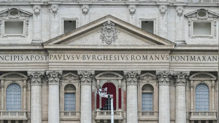 Cardenales ya están en Roma para escoger al nuevo papa