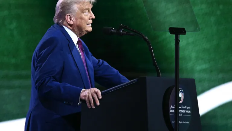 Trump recorta presupuesto para investigación contra cáncer