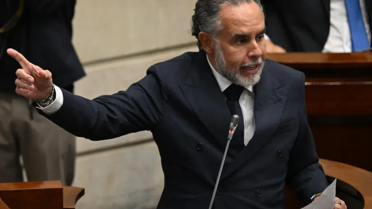 Armando Benedetti denuncia a alcaldes que viajaron a Washington sin autorización