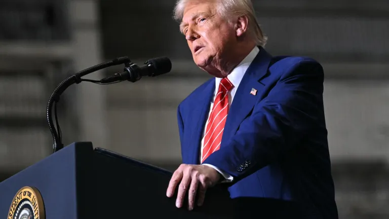 Estados Unidos le prohíbe la entrada a ciudadanos de 12 países