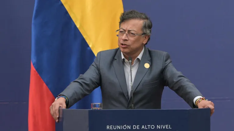 Presidente Petro llama a movilización ciudadana tras absolución a Álvaro Uribe