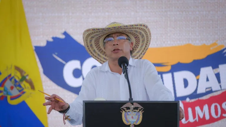 presidente petro pide considerar organizaciones criminales como terroristas