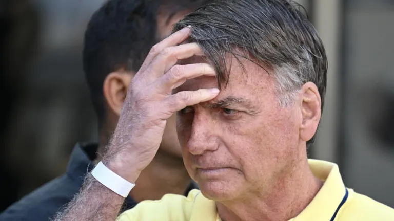 Jair Bolsonaro será vigilado permanentemente por riesgo de fuga