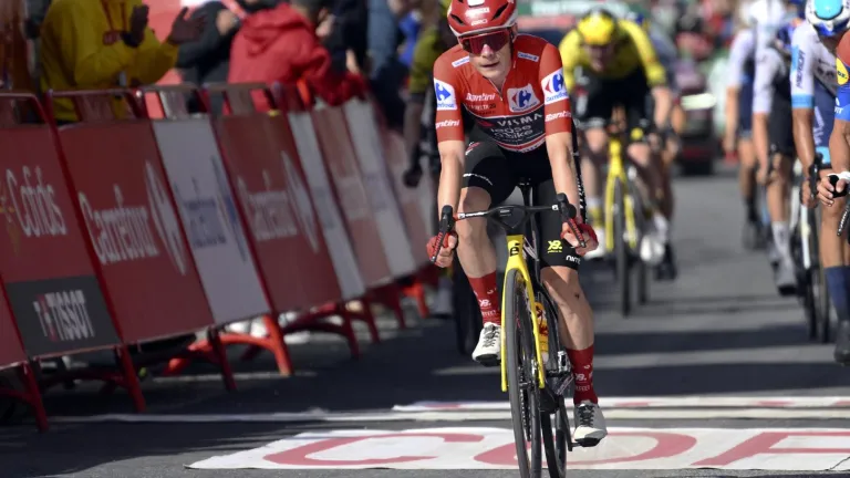 Jonas Vingegaard ganó la etapa 9 de la Vuelta a España