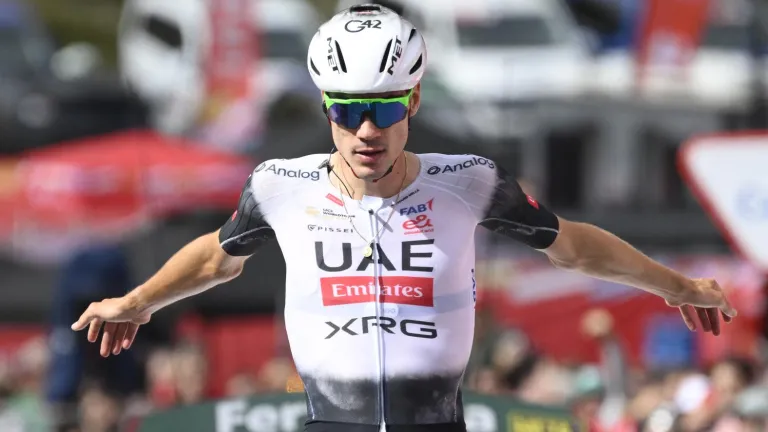 Vuelta a España 2025: Juan Ayuso ganó la etapa 12