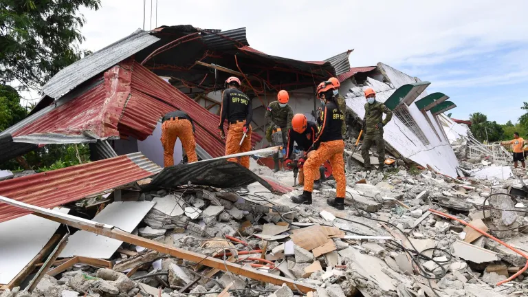 Terremoto en Filipinas deja saldo de 69 muertos