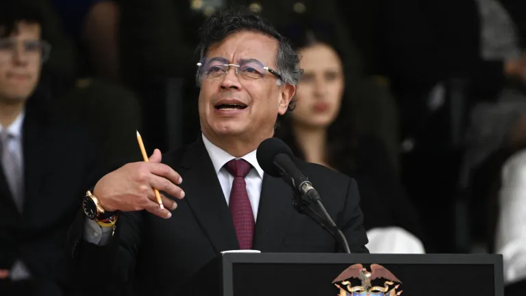 Petro responde a María Fernanda Cabal por falsos positivos en Colombia y cifra de 6.402 casos