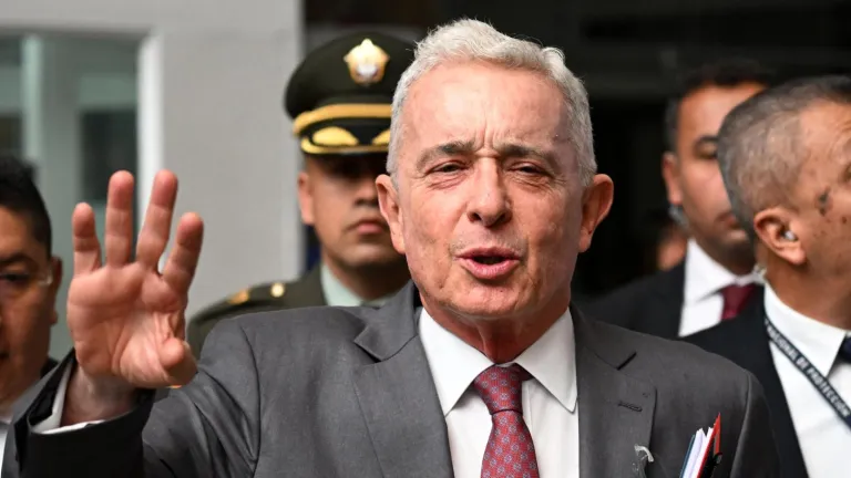 Álvaro Uribe absuelto en segunda instancia