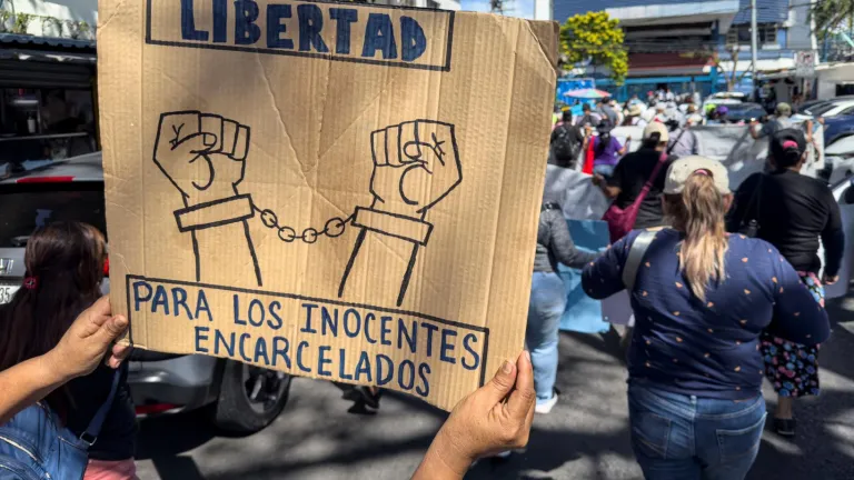 Muertes en cárceles de El Salvador: denuncian 454 fallecidos durante el régimen de excepción