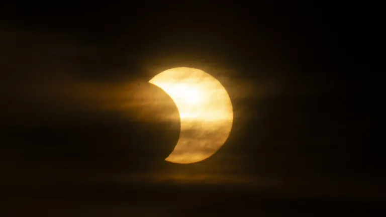 Eclipse anular de Sol 2023: síguelo minuto a minuto