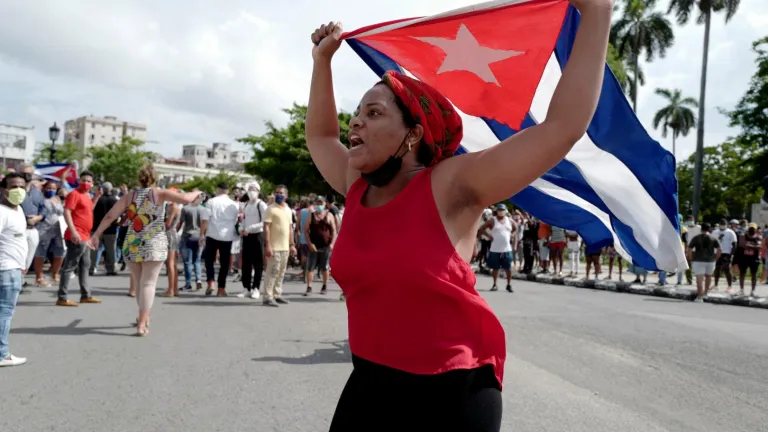 Ciudadanos se manifiestan contra el gobierno cubano