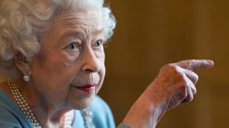 Reina Isabel II