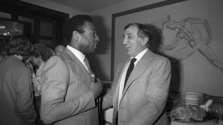 Pelé fuera de las canchas, así fue su vida como actor y cantante