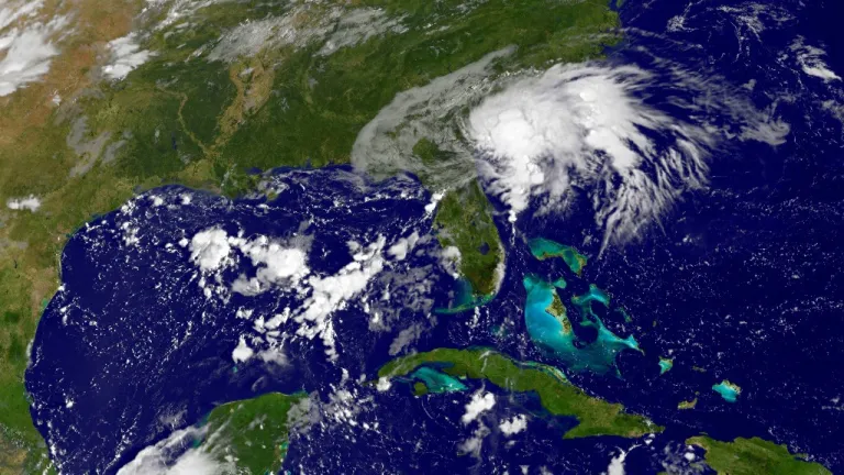 Julia avanza sobre Nicaragua como tormenta tropical