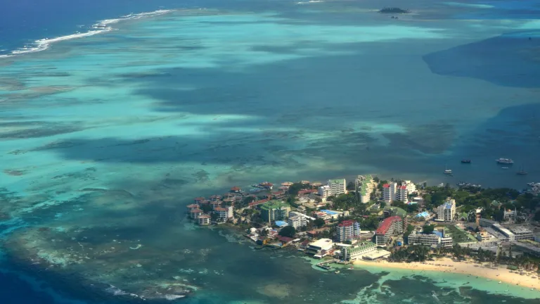 Riesgo de incremento de olas deja en alerta al caribe