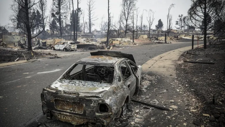 Nieve logra controlar incendios en Colorado, Estados Unidos 