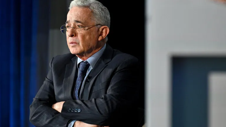 Expresidente Álvaro Uribe Vélez: imagen negativa del 64,3% | Encuesta Celag