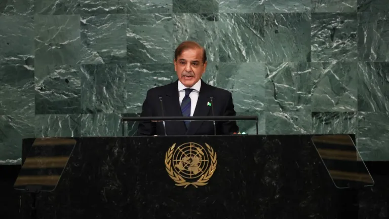 Bajo agua, Pakistán clama en la ONU por salvar el planeta