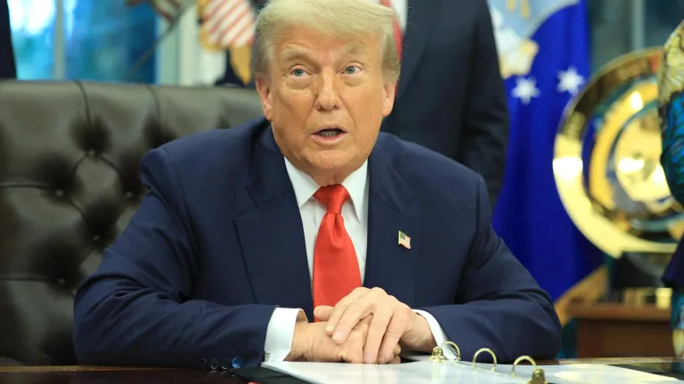 Trump dice que volvería a atacar a Irán si retoman actividades nucleares