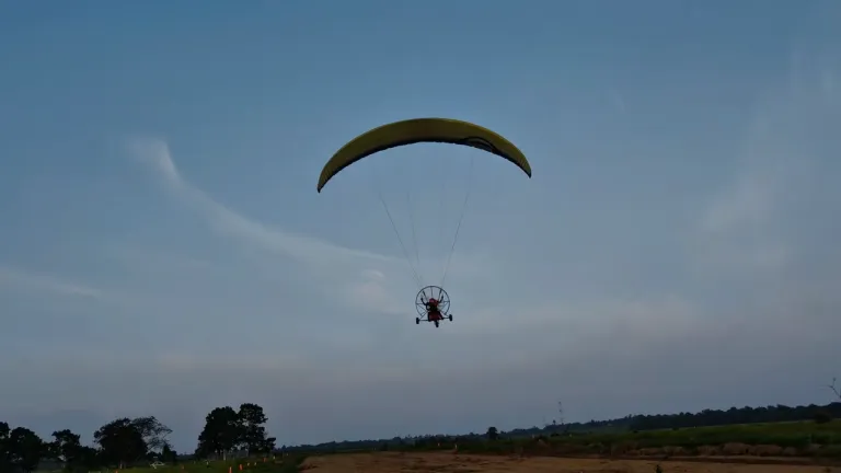 Turismo en Guaviare: viaje en parapente