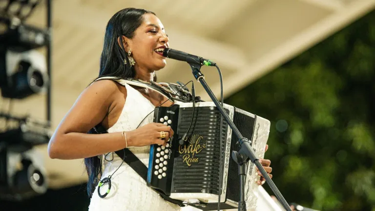 Reina del EVAFE 2025: Wendy Corzo, acordeonera kankuama, lidera el vallenato femenino
