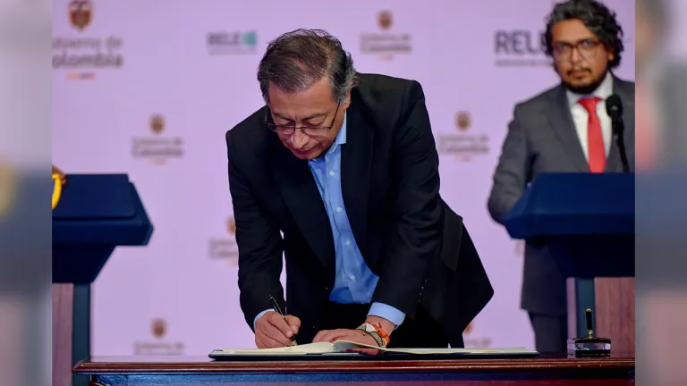 Directiva presidencial para fortalecer libertad de expresión y libertad de prensa