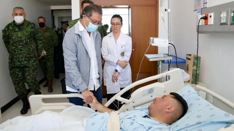 Presidente Petro verificó estado de salud de militares heridos en el atentado en Arauca 
