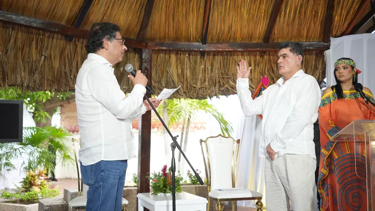 Petro posesionó a Eljach como procurador General de la Nación