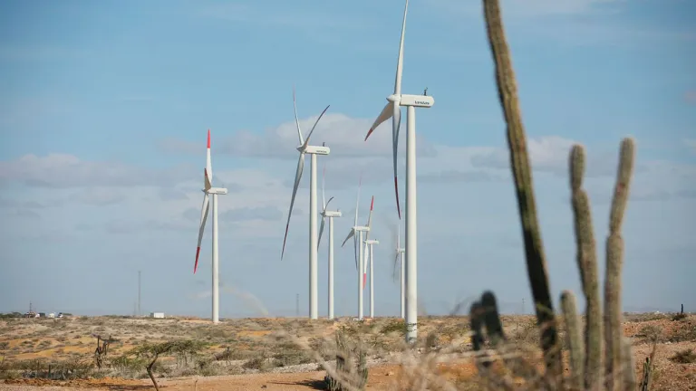 Energía en Colombia alcanza su precio más bajo en un año