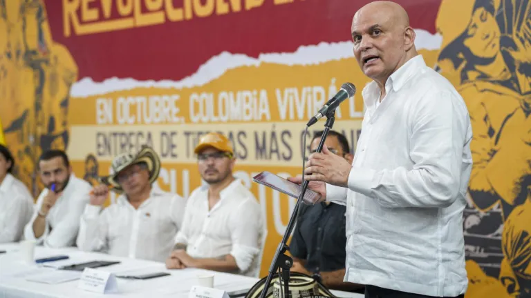 Salvatore Mancuso HOY entrega de tierras Montería