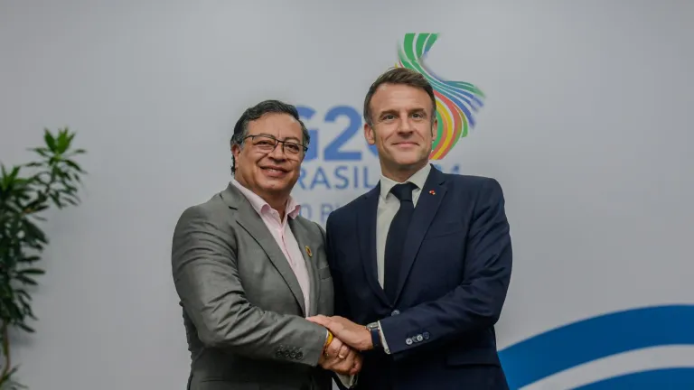 El presidente Gustavo Petro invita a Emmanuel Macron a reunirse