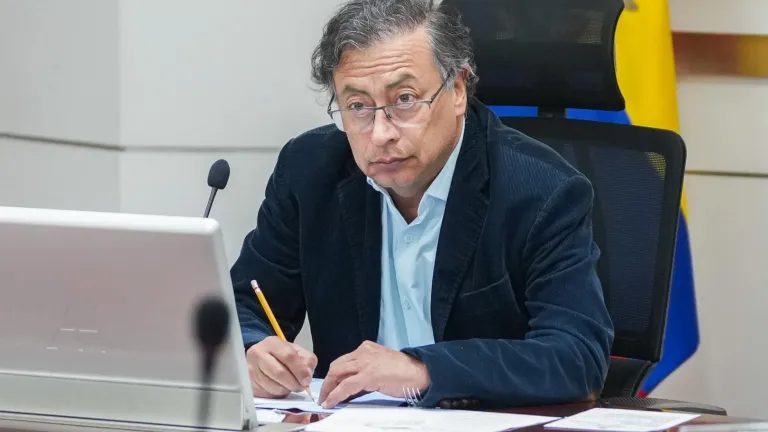 Gsutavo Petro reglamentará el uso legal de cannabis para uso no recreativo