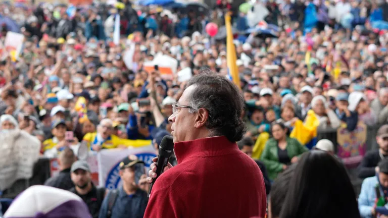 Presidente Petro discurso en movilización: reformas sociales y consulta popular