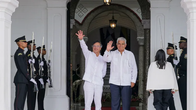 Los presidentes Petro y Mulino hicieron énfasis en la protección y el respeto a los derechos humanos de los migrantes. / Foto: Presidencia de la República.
