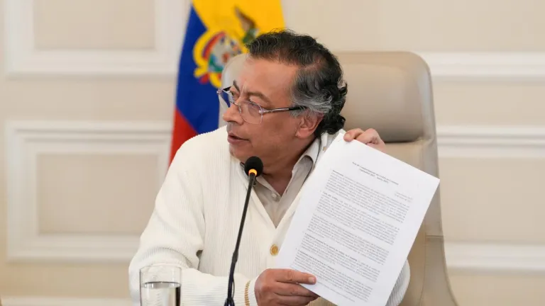 Gustavo Petro pidió a sus ministros que firmen decreto de la consulta popular