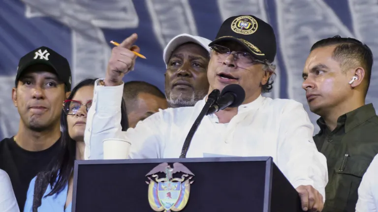 Presidente califica de neoesclavismo reforma de la oposición
