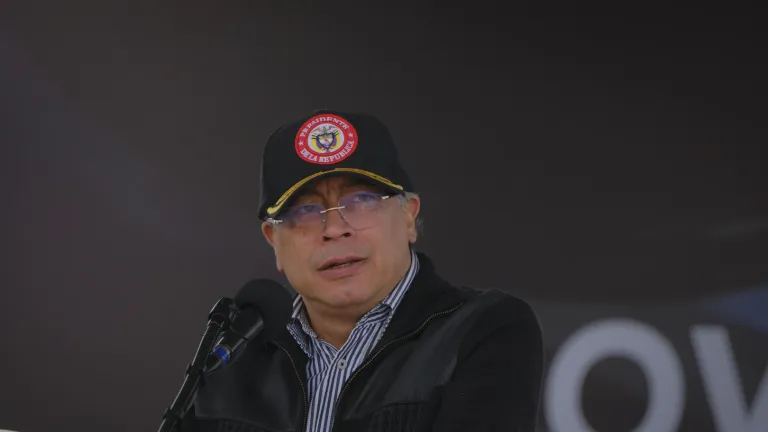 Desfinanciación a la Fuerza Pública : Petro desmiente informe