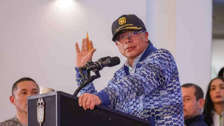 Gustavo Petro desmiente nuevamente a Caracol tras noticia sobre presupuesto para Fundación Batuta