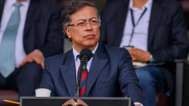 Congreso apoya a Petro tras acusaciones por asesinato de Miguel Uribe