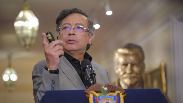 Presidente Petro denuncia robo millonario en la Nueva EPS