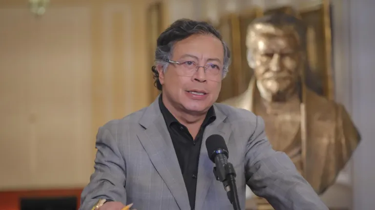 Presidente Petro responde a Paloma Valencia ante debate por deudas en el sistema de salud