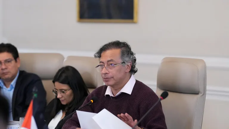 Petro critica al Grupo Aval por derrumbes en la vía Bogotá Villavicencio