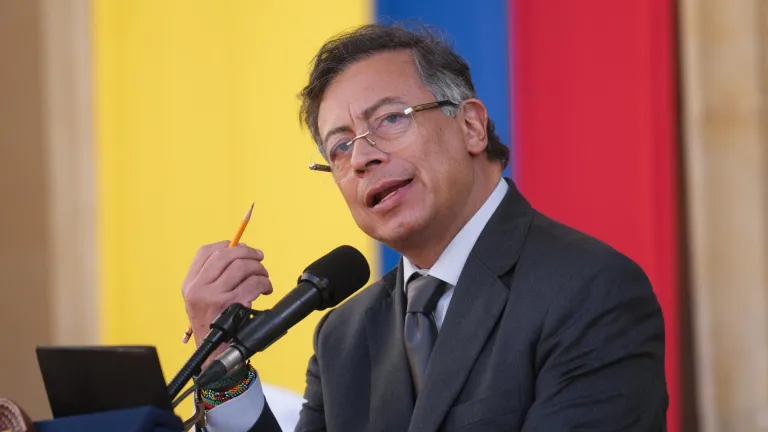 Gustavo Petro propone reformar el código minero y formalizar pequeños mineros