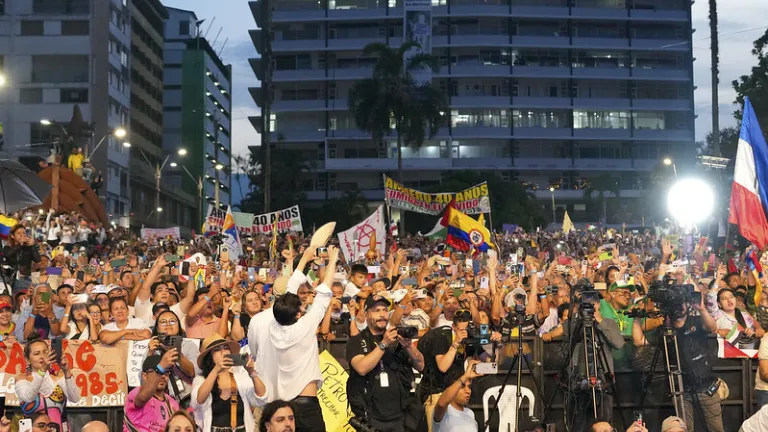  “¡Democracia y dignidad!”: Presidente Petro movilizó a más de 7.000 personas en Ibagué