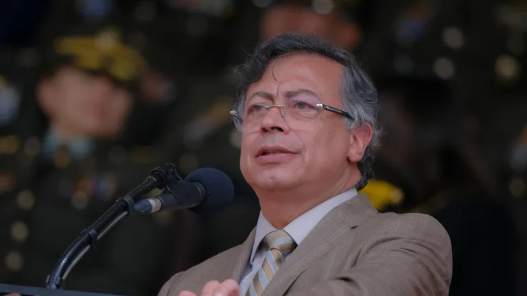 Petro denuncia intento ligarlo narcotráfico con pruebas falsas