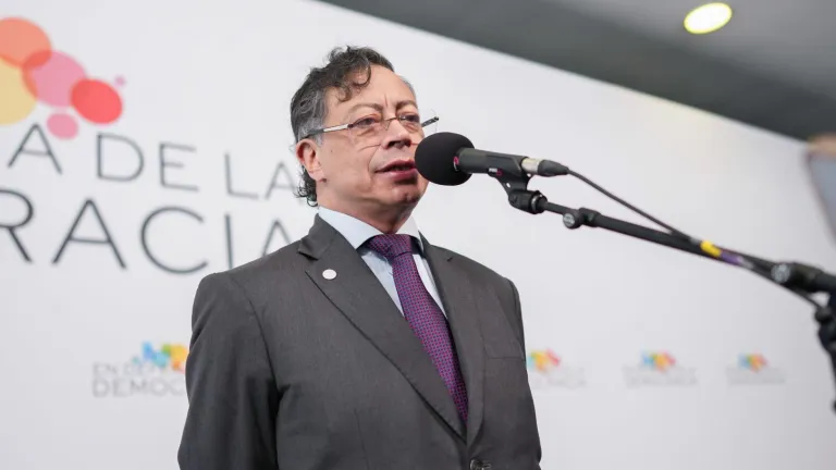 Petro alerta impacto del petróleo en conflictos globales