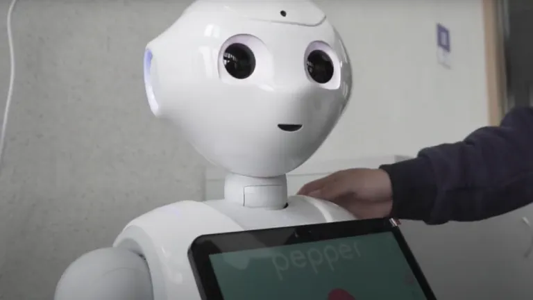 IA: robot humanoide que ayuda al cuidado del alzhéimer