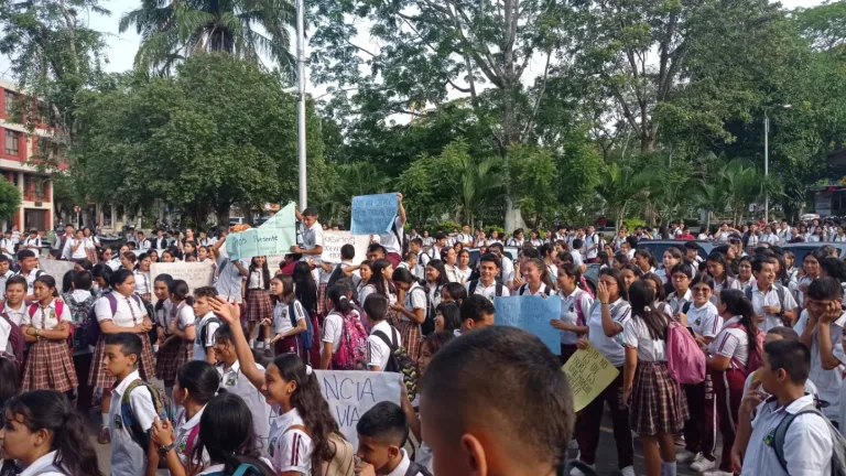 Estudiantes en Caquetá protestan por la falta de docentes