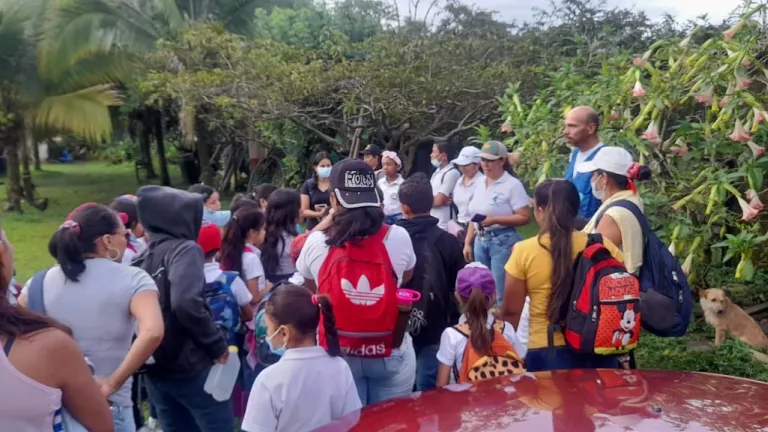 Proyecto piscícola del Ariari con niños y niñas en el Meta